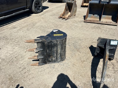 Dynamic 23 in Q/C Digging Excavator Bucket - Fits 3.5 Ton