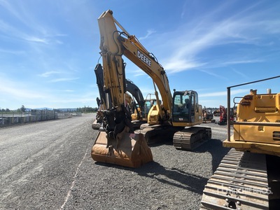 2004 John Deere 225C LC حفارة بجنزير