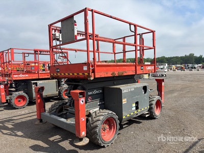 2018 Skyjack SJ6832 RT 4x4 Dual Fuel Elevador de tijera