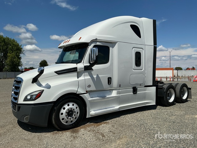 2020 Freightliner Cascadia 126 6x4 T/A Sleeper Truck Tractor