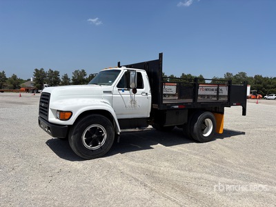 1997 Ford F800 4x2 Ciężarówka z płaską platformą