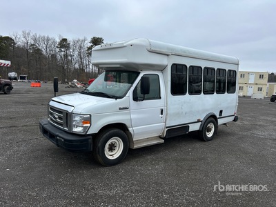 2017 Ford E-350 4x2 7-Seat Transit Bus
