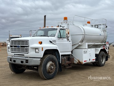 1991 Ford F-900 7550 L 4x2 Tanker Truck