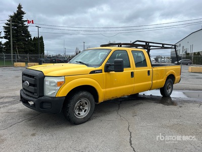 2011 Ford F-250 XL 4x2 Crew Cab بيك اب