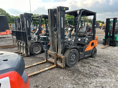 Doosan D25S7 4600 lb Pneumatic Tire Gabelstapler