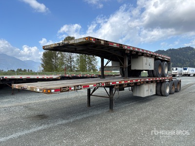 1999 Magnum 32 ft Tri/A Lead Remolque caja abierta