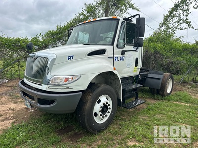 2010 International 4400 4x2 S/A Dagcabine Trekker