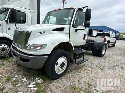 2010 International 4400 4x2 S/A Dagcabine Trekker
