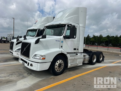 2016 Volvo VNM64T 200 6x4 T/A Day Cab Truck Tractor