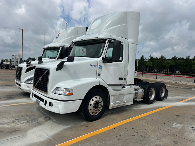 2016 Volvo VNM64T 200 6x4 T/A Day Cab Truck Tractor 2016 Volvo VNM64T 200 6x4 T/A Day Cab Truck Tractor