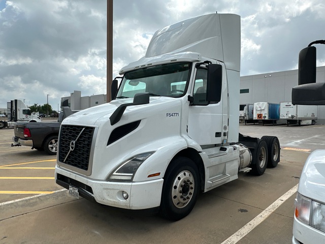 2018 Volvo VNR64T300 6x4 T/A Day Cab Truck Tractor 2018 Volvo VNR64T300 6x4 T/A Day Cab Truck Tractor