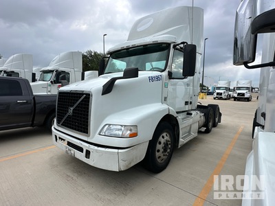 2017 Volvo VNM64T 200 6x4 Ciągnik siodłowy T/A z kabiną dzienną