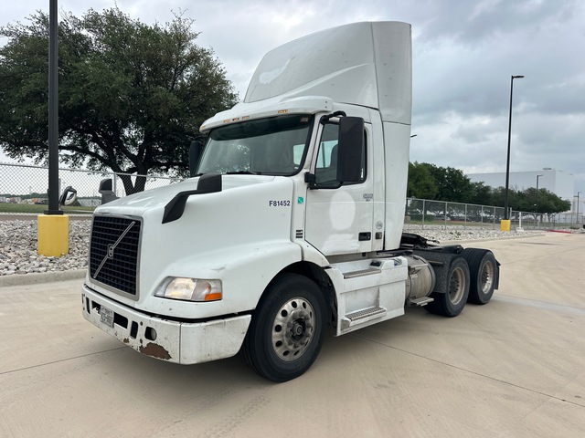 2016 Volvo VNM64T 200 6x4 T/A Day Cab Truck Tractor 2016 Volvo VNM64T 200 6x4 T/A Day Cab Truck Tractor