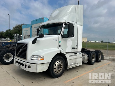 2016 Volvo VNM64T 200 6x4 Ciągnik siodłowy T/A z kabiną dzienną