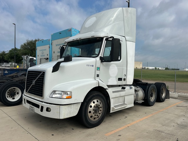2016 Volvo VNM64T 200 6x4 T/A Day Cab Truck Tractor (Inoperable) 2016 Volvo VNM64T 200 6x4 T/A Day Cab Truck Tractor (Inoperable)