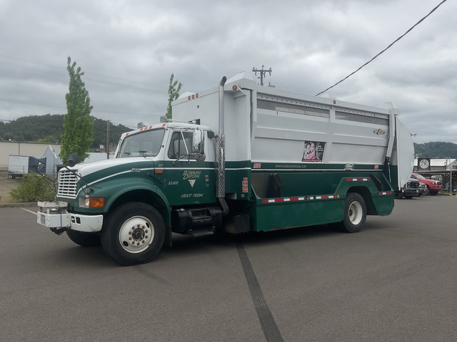 2002 International 4900 4x2 Side Loader Waste Collection Truck