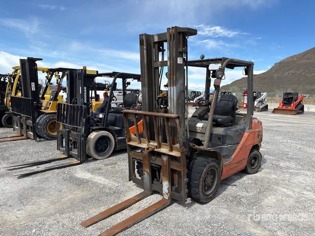 2013 Toyota 8FGU30 5700 lb Pneumatic Tire Forklift