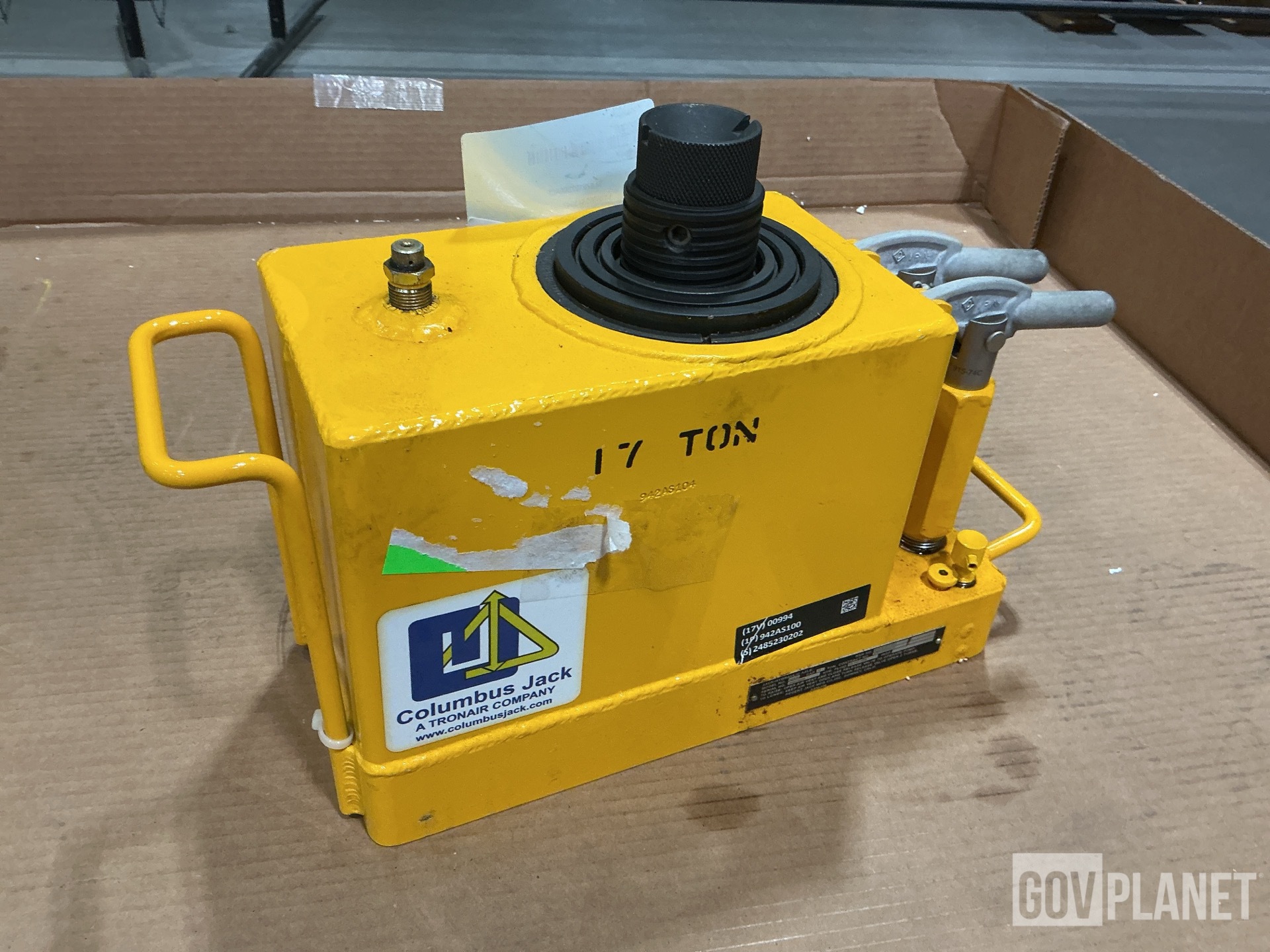 Surplus Columbus Jack-Regent 942AS100 17-Ton Axle Hydraulic Jack