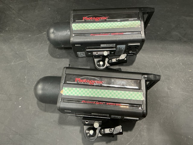 (2) Photogenic PowerLight 2500DR Monolights (2) Photogenic PowerLight 2500DR Monolights