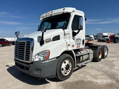 2014 Freightliner Cascadia 113 6x4 T/A Day Cab Truck Tractor