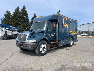 2007 International 4900 4x2 Utility Truck