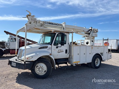 2004 Terex Telelect C4045 on 2005 International 4300 4x2 Camion excavadora (Inoperable)