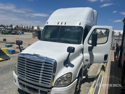 2016 Freightliner Cascadia 125 3- Achs Sattelzugmaschine mit Schlafkabine