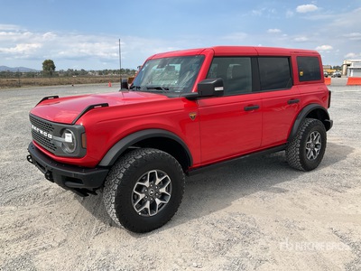 2024 Ford Bronco 4x4 Camioneta / を見 SUV