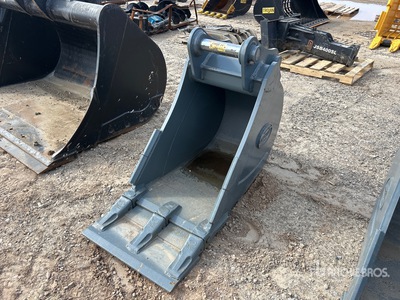 Strickland BT-12T 24 in Q/C Digging Excavator Bucket