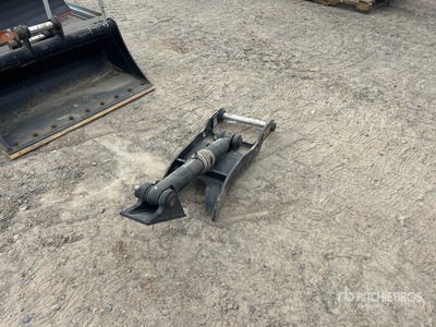 Dynamic 3.5T-40 11 in Hydraulic Excavator Thumb - Fits 3.5 Ton