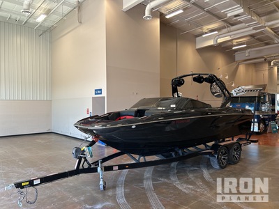 2021 Centurion Fi23 Bateau de wakeboard w/2018 Boat Mate S238 Trailer