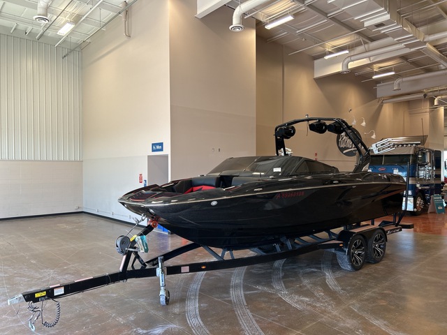 2021 Centurion Fi23 Wakeboard Boat w/2018 Boat Mate S238 Trailer