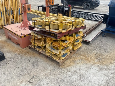 Quantity of (37) Moldes de hormigon