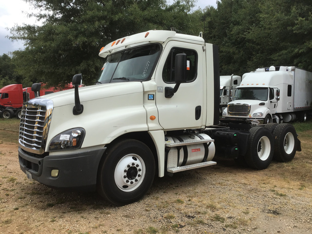 2013 Freightliner Cascadia 125 T/A Day Cab Truck Tractor