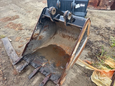 34 in Digging Excavator Bucket