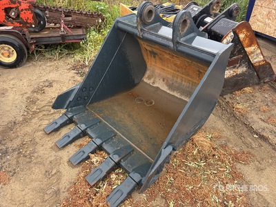 Hyundai 39 in Digging Excavator Bucket