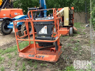 2017 JLG E300AJP 4x2 Ride-On Electric ブームリフト (Inoperable)
