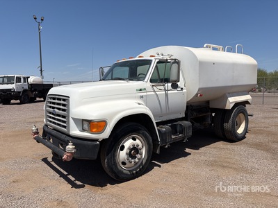 1996 Ford F-800 2000 gal 4x2 شاحنة مياه
