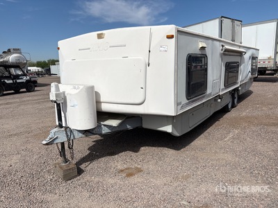 2000 Hi-Lo 30 ft T/A Reisaanhangwagen