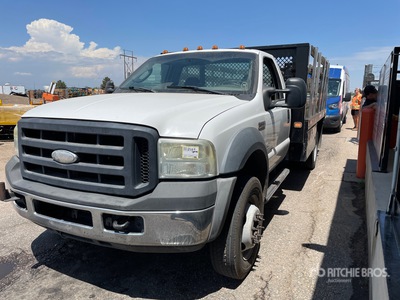 2006 Ford F-450 4x2 Flatbed Truck