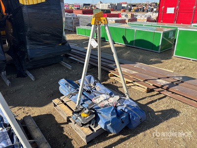 Quantity of (3) Confined Space Tripod Kit w/Winch And Harness セーフティーサプライ
