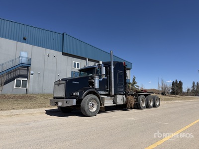 2012 Kenworth T800 8x6 Sleeper Winch Truck