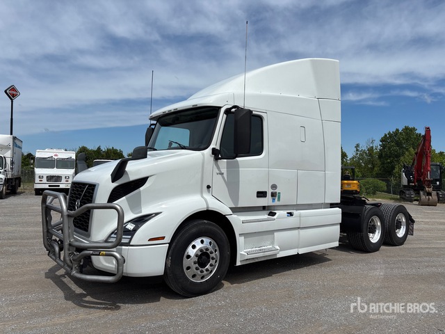 2022 Volvo VNR 6x4 T/A Sleeper Truck Tractor