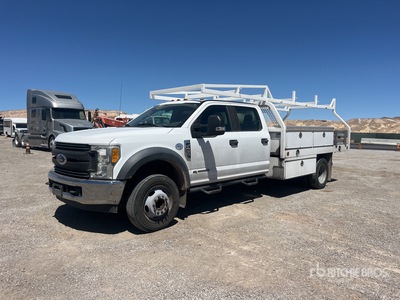 2017 Ford F-450 XL 4x2 Crew Cab Flatbed Truck
