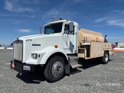 1987 Kenworth T800 4x2 Camion de combustible y lubricacion