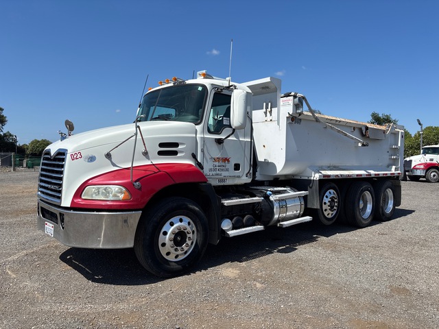 2015 Mack CXU613 8x4 Tri/A Dump Truck