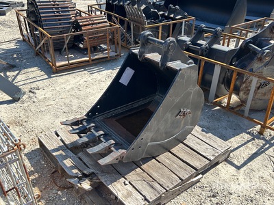 Yanmar 24 in Digging دلو حفارة