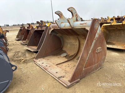 SEC 84 in Q/C Cleanup Excavator Bucket - Fits John Deere and Hitachi 450