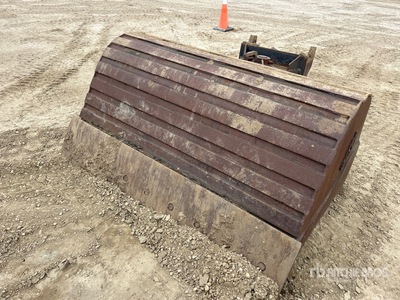 WBM 72 in Q/C Tilting Excavator Bucket - Fits John Deere and Hitachi 270/290