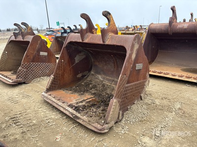 Finning 64 in Q/C Cleanup Excavator Bucket - Fits Cat 325